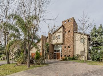 Casa · 320m² · 4 Ambientes · 4 Cocheras · Casa 4 Ambientes en Alquiler Barrio Cerrado Campos de Alvarez F: 10420