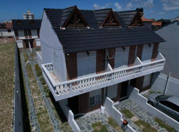 Departamento · 60m² · 4 Ambientes · 1 Cochera · Triplex en Venta - 2 Dorm. 2 Baños 1 Cochera - 80 m² - Mar del Tuyú