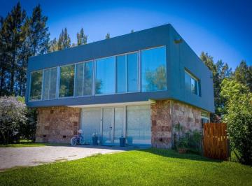 Casa · 276m² · 6 Ambientes · Casa en Venta - 4 Dorm. 3 Baños - 276 m² - Haras del Sur II, La Plata [financiada]