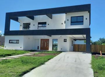 Casa · 159m² · 4 Ambientes · Casa en Venta - 3 Dorm. 3 Baños - 946 m² - Escobar