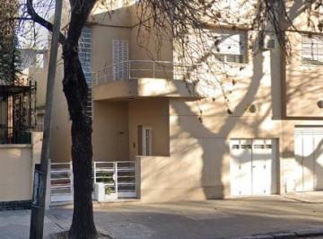PH de 4 ambientes, Rosario · Venta Casa 3 Dorm. con Cochera en Rosario