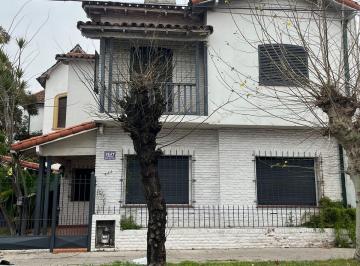 Casa · 200m² · 6 Ambientes · 2 Cocheras · Alquiler Casa de 7 Ambientes Ramos Mejia Centro C/cochera, Patio con Parrilla.