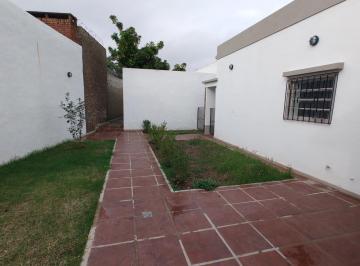 Casa · 45m² · 4 Ambientes · Se Vende Casa de Pasillo 1 Dorm. C/patio en Pb. Alberdi
