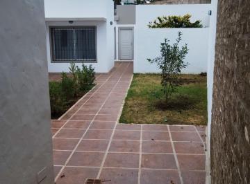 Casa · 60m² · 5 Ambientes · Se Vende Casa de Pasillo 2 Dorm. C/patio en Pb. Alberdi