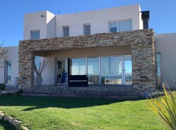 Casa · 150m² · 5 Ambientes · Venta - Casa de Tres Habitaciones - Lago Mari Menuco - B° Cerrado La Peninsula