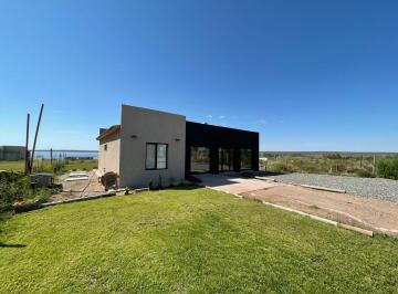 Casa · 100m² · 5 Ambientes · 2 Cocheras · Venta - Casa de Dos Habitaciones - B° Cerrado La Peninsula - Lago Mari Menuco