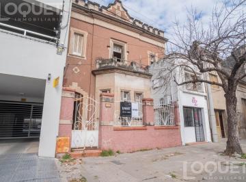 Casa · 252m² · 5 Ambientes · 1 Cochera · Casa de Dos Plantas - Terreno de 9 X 27 m