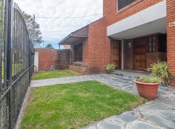 Casa · 157m² · 5 Ambientes · 2 Cocheras · Venta Casa 5 Amb con Parque - Los Pinares
