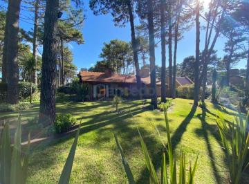 Casa · 90m² · 4 Ambientes · Casa en Alquiler Zona Lasalle a Pasos del Mar.