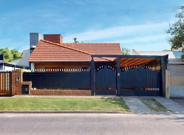 Casa · 74m² · 4 Ambientes · 2 Cocheras · Casa en Venta en Manuel B. Gonnet