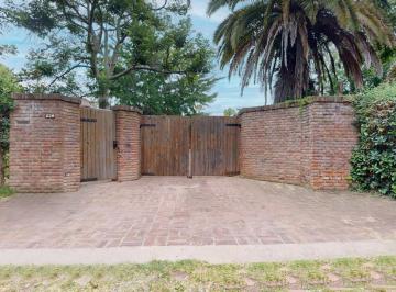 Casa · 150m² · 4 Ambientes · 2 Cocheras · Casa en Venta en City Bell