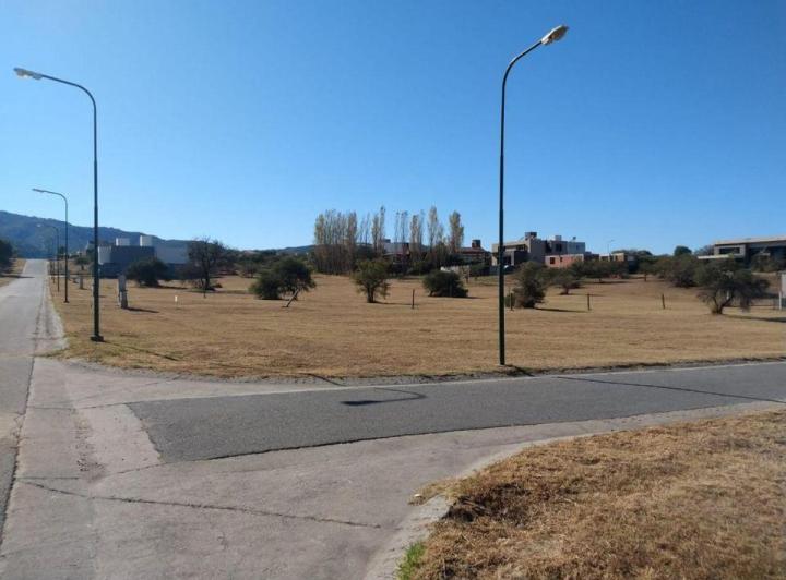 Terreno · 1200m²