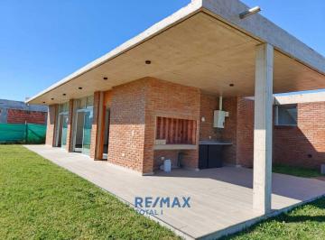 Casa · 144m² · 4 Ambientes · 2 Cocheras · Venta Casa 3 Dorm Pileta Prados del Oeste Moreno