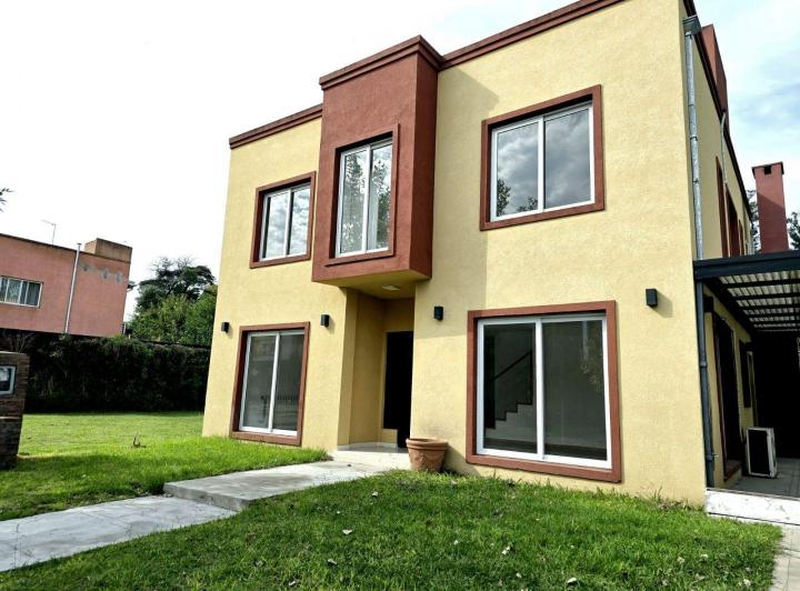 Casa · 160m² · 5 Ambientes · 2 Cocheras