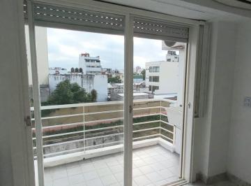 Departamento de 1 ambiente, Floresta · Floresta Monoambiente C/balcon Cocina Independiente Baño Completo Cfte Luminoso