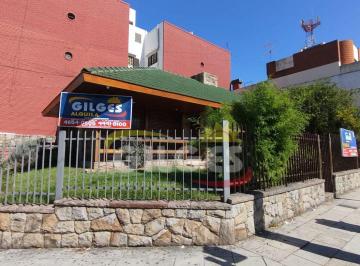 Casa · 300m² · 4 Ambientes · 1 Cochera · Alquiler Casa 4 Amb. Lomas del Mirador Uso Comercial