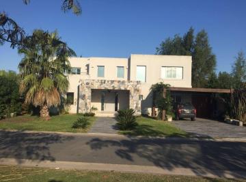Casa · 387m² · 8 Ambientes · 2 Cocheras · Casa 4 Dorm. Mas Escritorio en Alquiler en Santa Bárbara