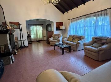 Quinta vacacional · 300m² · 2 Dormitorios · 2 Cocheras · Venta / Gran Chalet con 4 Terrenos / Sierra de Los Padres