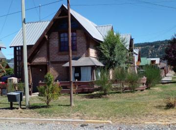 Casa · 220m² · 2 Dormitorios · Casa en Esquina Chacabuco y Conesa