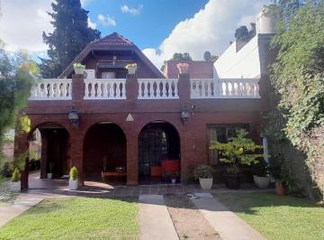 Casa · 180m² · 5 Ambientes · 4 Cocheras · Casa con Pileta en Venta con Pileta en Florencio Varela