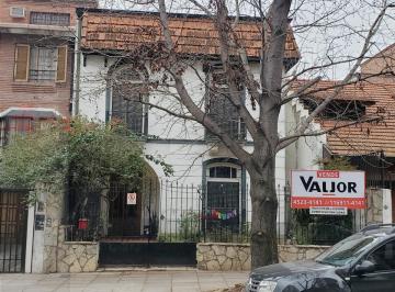 Casa · 204m² · 4 Dormitorios · 1 Cochera · Espectacular Casa de Estilo, Única por Su Estado! a m. de Av Triunvirato y de Estación de Subte