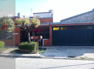 Casa · 175m² · 4 Ambientes · 2 Cocheras · Casa - San Andres