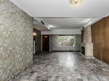 Casa · 230m² · 5 Ambientes · 1 Cochera · Casa en Exclusivo Barrio Rawson