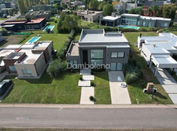 Casa · 260m² · 5 Ambientes · 2 Cocheras · Casa en Venta en Don Joaquín, Esteban Echeverría, Canning