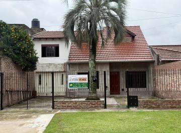Casa · 350m² · 4 Ambientes · 2 Cocheras · Casa + 4 Departamentos