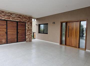 Casa · 212m² · 5 Ambientes · 1 Cochera · Impecable Casa a Estrenar de 5 Ambientes en Barrio Santa Rita. Canning - San Vicente.