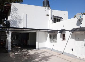Casa · 270m² · 6 Dormitorios · Complejo de 6 Departamentos de 1 Dormitorio