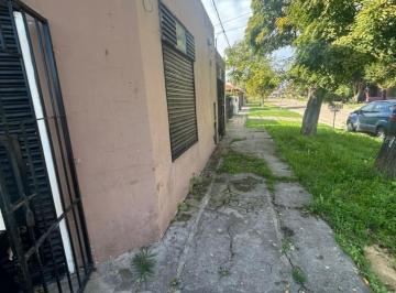Terreno · 80m² · 3 Ambientes · 144 Esq 55 - Venta Lote con Tres Locales - 10 X 20
