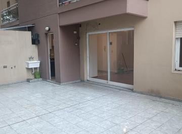 Departamento de 2 ambientes, Tres de Febrero · 2 Amb con Patio Caseros Centro