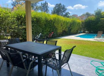 Casa · 120m² · 4 Ambientes · Casa en Alquiler 4 Amb con Pileta Amoblada en Canning