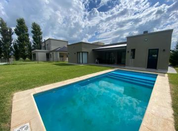 Casa · 152m² · 4 Ambientes · 1 Cochera · Casa 4 Amb con Pileta en Venta en Barrio Santa Rita en Canning