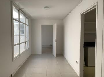 Ventanal Contrafrente | Pasillo de distribución · Alquiler Oficina 110 m en San Martin Al 600 - Microcentro