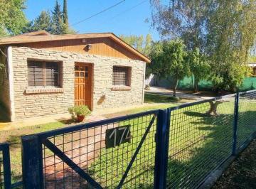 Casa · 155m² · 5 Ambientes · 1 Cochera · Casa 3 Dorm. - Stefenelli - Apta Credito