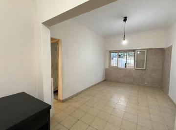 Departamento · 65m² · 2 Dormitorios · Venta Depto 3 Amb a La Calle Planta Baja con Patio - La Perla