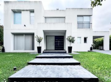 Casa · 288m² · 4 Ambientes · 2 Cocheras · Venta Casa en El Lauquen Club de Campo - Canning