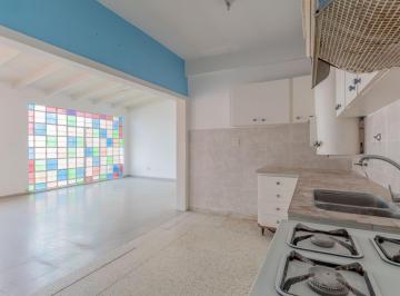 Casa · 131m² · 4 Ambientes · 1 Cochera · Venta de Casa 4 Ambientes con Parque en Berazategui