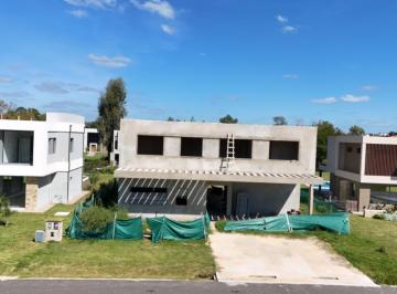 Casa · 250m² · 6 Ambientes · 2 Cocheras · Casa en Obra a Terminar Chateau Pilar