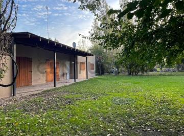 Casa · 180m² · 4 Ambientes · 3 Cocheras · Casa en Alquiler en Los Porteños