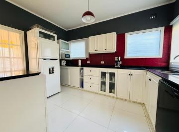 Casa · 186m² · 5 Ambientes · 2 Cocheras · Casa en Venta en Pilar