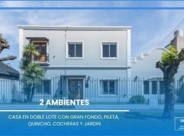 Casa · 203m² · 6 Ambientes · 3 Cocheras · Casa, Burzaco, Centro, Estacion, Pileta, Parque, Fondo, Quincho, Cochera