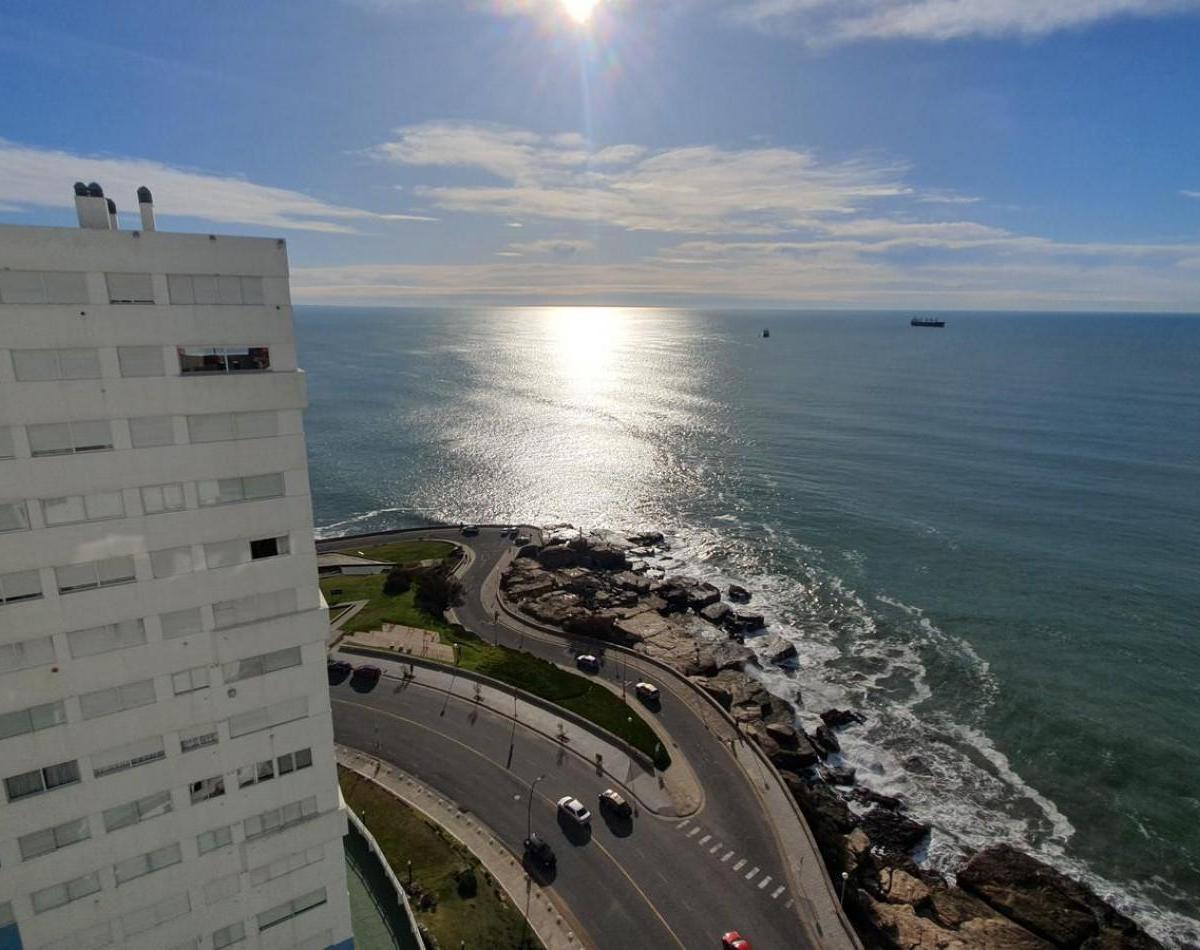 Departamento 4 ambientes con vista al mar y amenities en primera línea