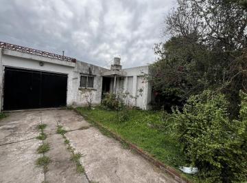 Casa · 93m² · 3 Ambientes · 2 Cocheras · Venta Casa a Reciclar Sobre Lote de 283 m² con Garaje y Trotadora