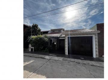 Casa · 130m² · 4 Ambientes · 1 Cochera · Casa en Excelente Estado con 3 Dorm. y Garage