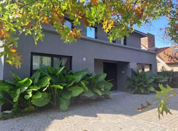 Casa · 350m² · 5 Ambientes · 2 Cocheras · Casa Chalet en Alquiler en Santa Rita, San Isidro, G. B. a. Zona Norte