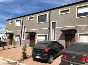 Casa · 89m² · 4 Ambientes · 1 Cochera · Conquipropiedades - Venta Departamentos en La Cañada de Pilar