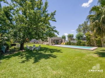 Casa · 276m² · 8 Ambientes · 2 Cocheras · Venta / Permuta - Casa 3 Dorm. con Pileta y Quincho - Roldán.